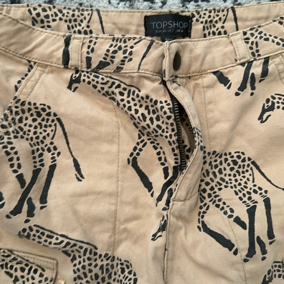 Topshop  EUC Giraffe African Women Cargo Snorts - Picture 9 of 16